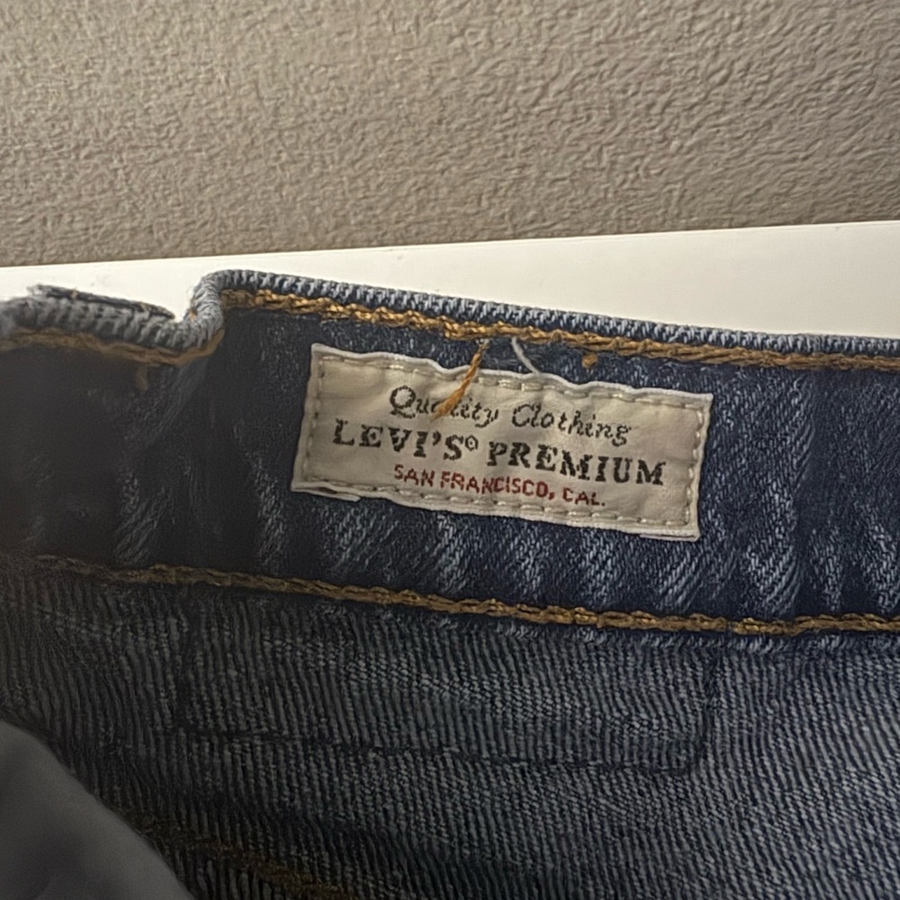 HIGH RISE MID-THIGH LEVI SHORTS - Picture 2 of 8
